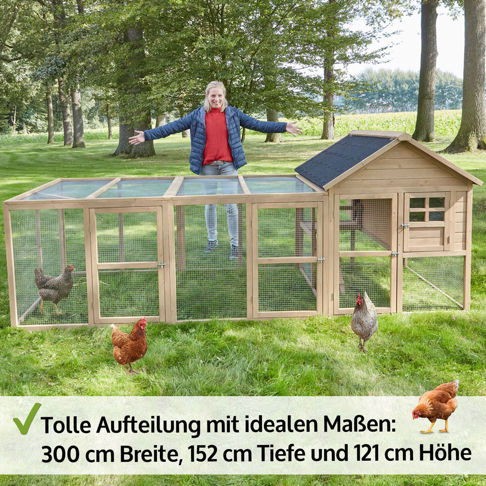 Hühnervoliere Happy Huhn in Braun mit großzügigem Auslauf bietet ideale Maße von 300 cm Breite 152 cm Tiefe und 121 cm Höhe ideal für ein komfortables und geräumiges Zuhause für Hühner