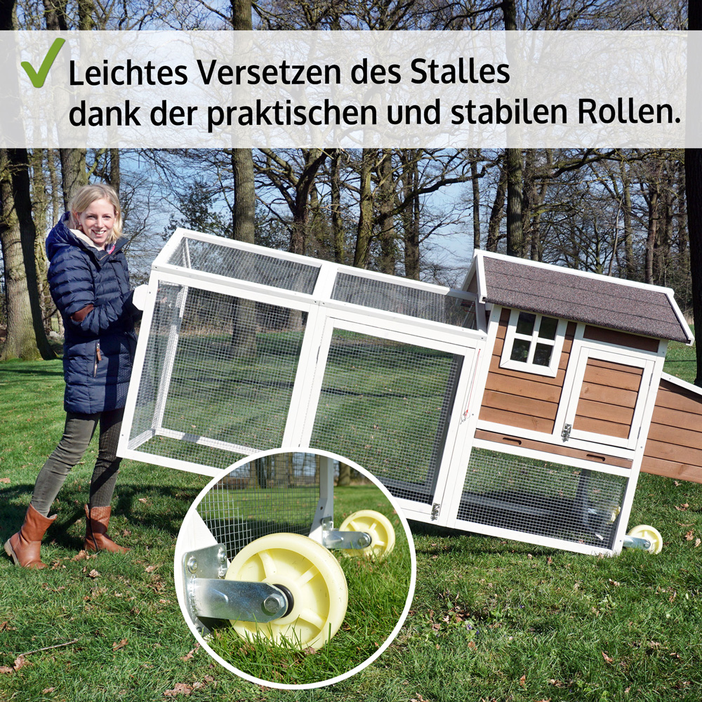 Die Hühnervoliere Mobi lässt sich dank der praktischen und stabilen Rollen leicht im Garten versetzen ideal für eine flexible Nutzung