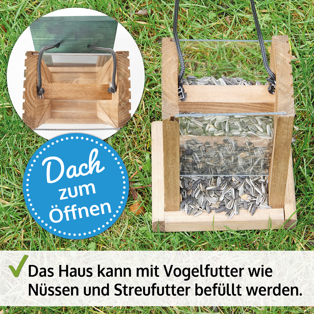 Vogelfutterhaus mit abnehmbarem Dach zum Befüllen mit Vogelfutter wie Nüssen und Streufutter von oben fotografiert