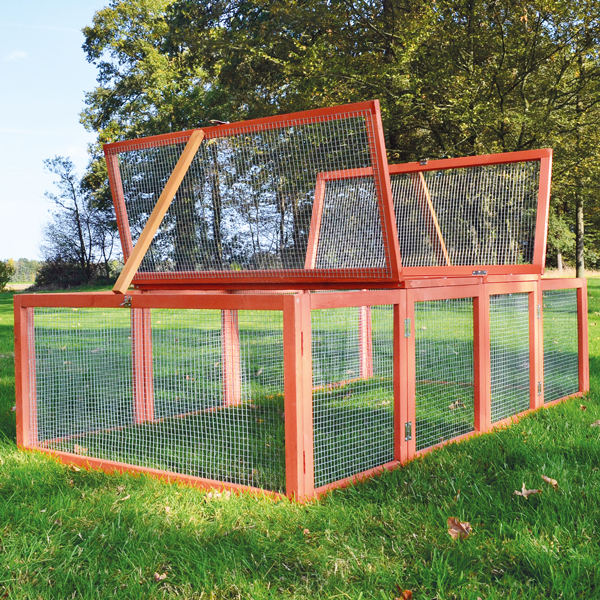 Auslaufgehege Rabbit Run in Braun mit aufklappbarem Dach für einfachen Zugang ideal für Kleintiere im Garten